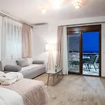 Dikap Luxury Aparts Лименария